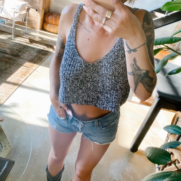 TALULA BLACK & WHITE KNIT CROPPED TANK - Picture 5 of 8